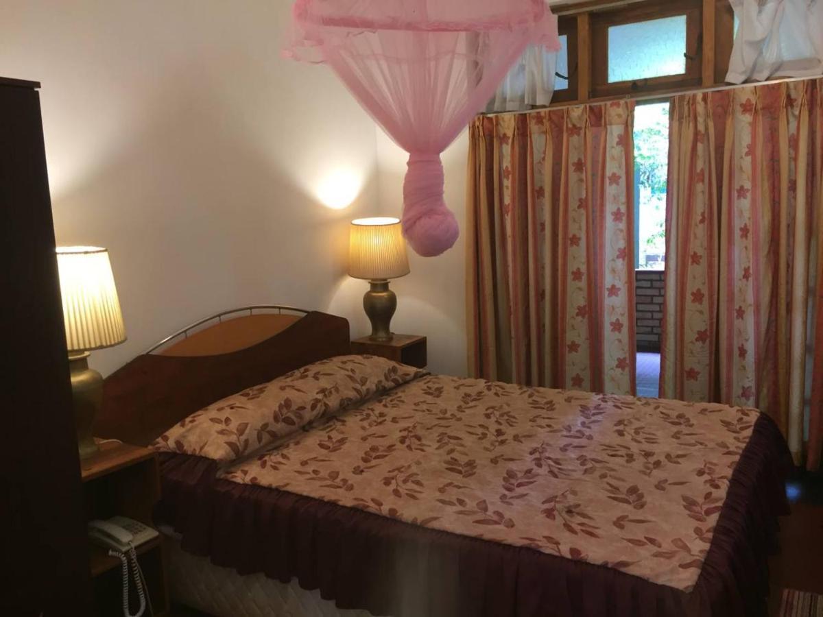 Hotel Shalini Anuradhapura Eksteriør billede