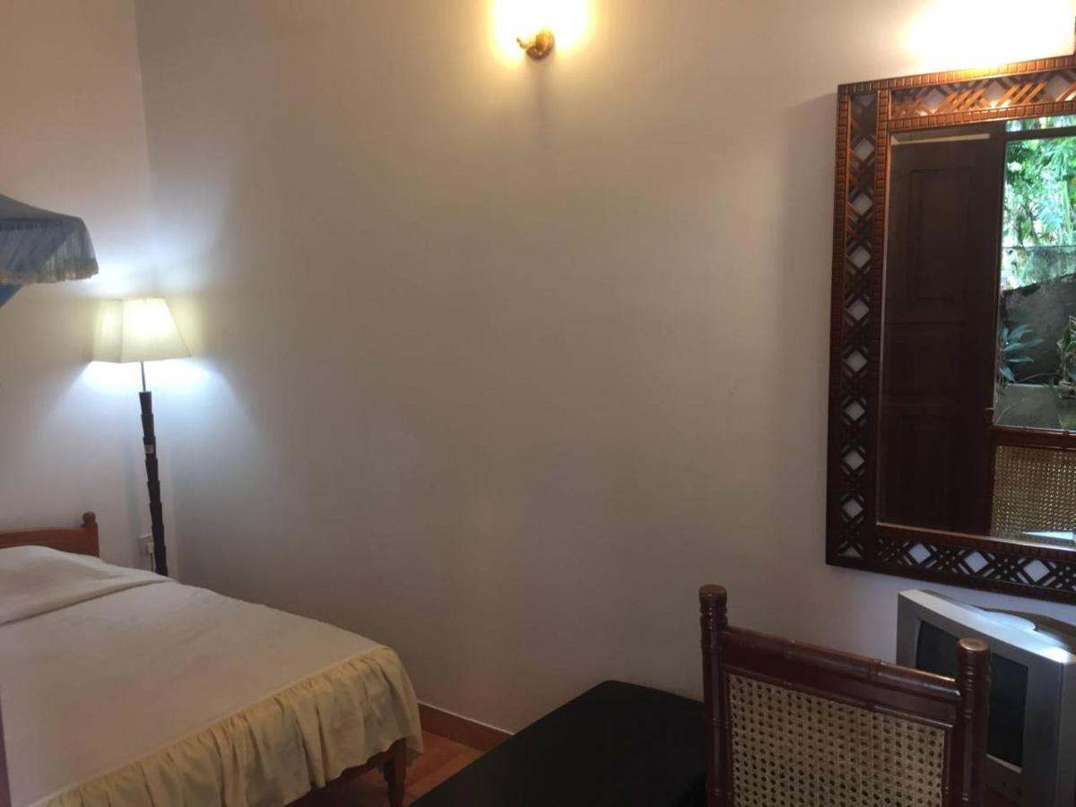 Hotel Shalini Anuradhapura Eksteriør billede