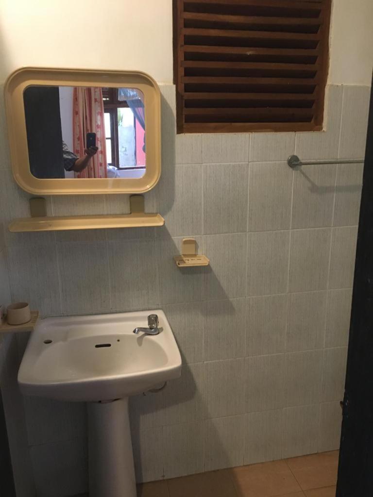 Hotel Shalini Anuradhapura Eksteriør billede